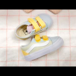 VANS SNEAKERS ON SALE!